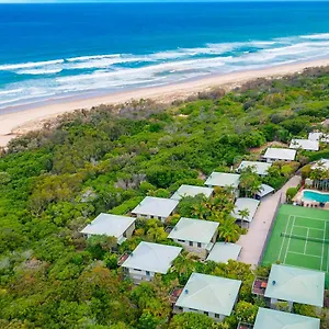 https://the-retreat-beach-houses.hotelssunshinecoast.net